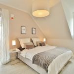 Schlafzimmer mit Doppelbett